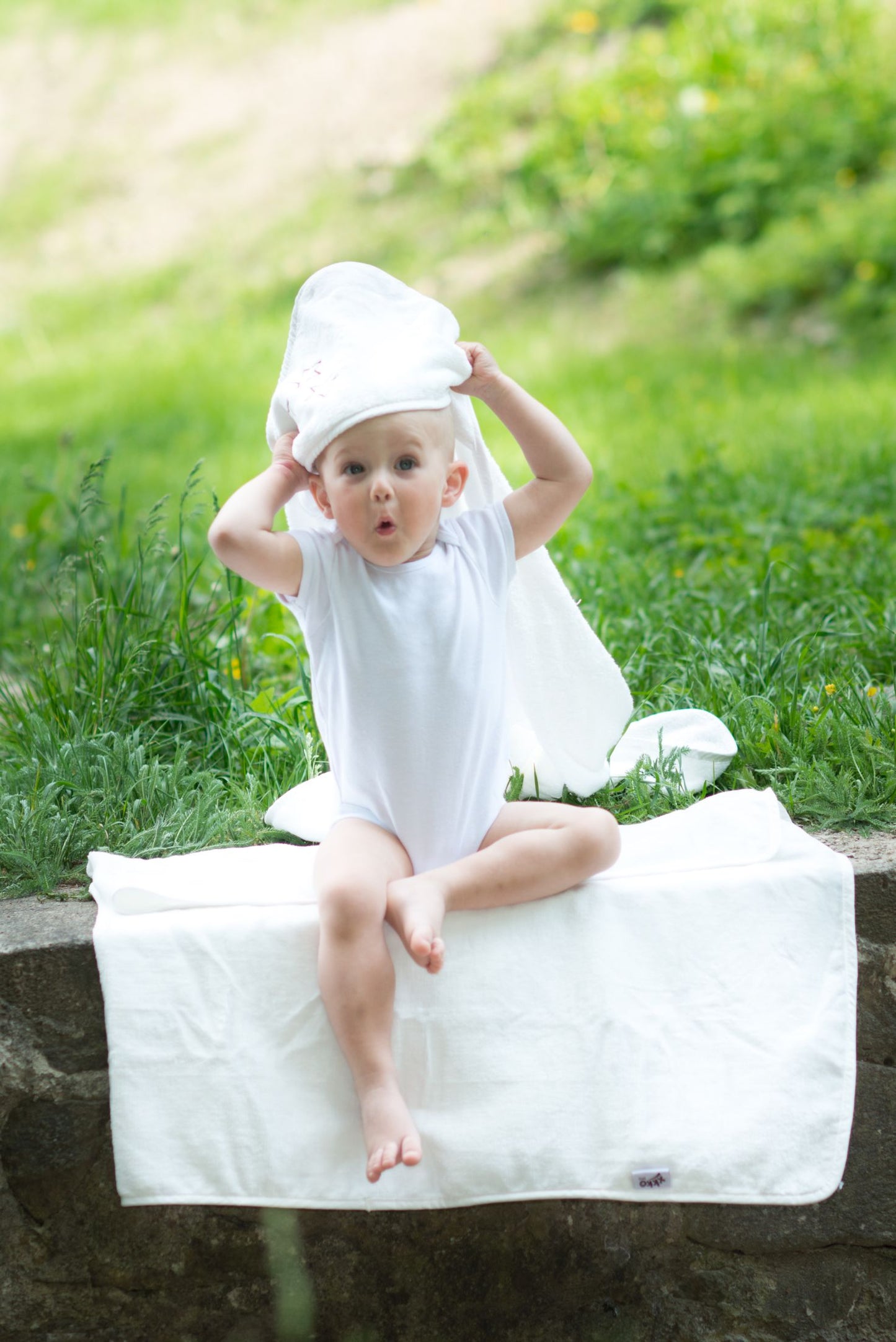 Organic Cotton Hooded Terry Bath Towel 35.4" x 35.4" - White Stars